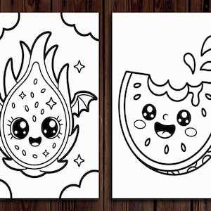 Puede incluir: Dos p&aacute;ginas para colorear en blanco y negro con ilustraciones de frutas lindas. Una p&aacute;gina muestra una fruta del drag&oacute;n con alas y estrellas, y la otra representa una rebanada de sand&iacute;a sonriente con gotas de agua.