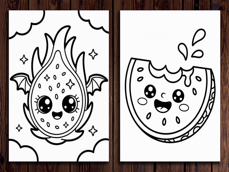 Puede incluir: Dos p&aacute;ginas para colorear en blanco y negro con ilustraciones de frutas lindas. Una p&aacute;gina muestra una fruta del drag&oacute;n con alas y estrellas, y la otra representa una rebanada de sand&iacute;a sonriente con gotas de agua.