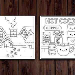 Puede incluir: Dos dibujos en blanco y negro sobre un fondo de madera. Uno representa casas cubiertas de nieve con una chimenea humeante y huellas. El otro muestra chocolate caliente con coberturas: malvaviscos, canela y crema batida.