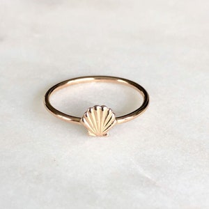 Tiny Shell Stacking Ring, Gold Filled Seashell Stacking Ring, Thin Gold Shell Ring, Stacking Rings, MInimalist Ring, Beach Ring,Dainty ring