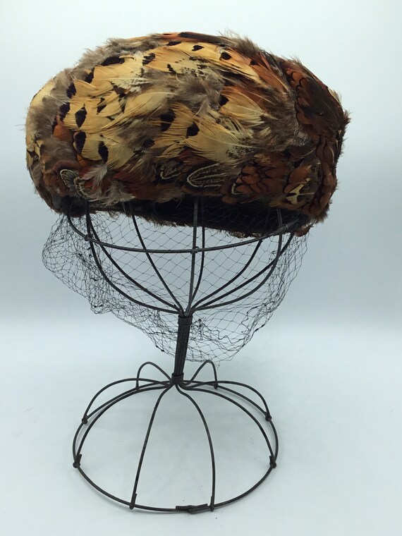 1960’s Genuine Velour Imported Feather Pillbox Hat - image 3