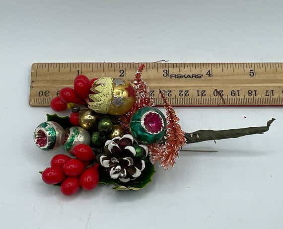 Vintage Kitschy Christmas Pin - image 6