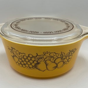 Pyrex Old Orchard Casserole 475 with Decorative Lid