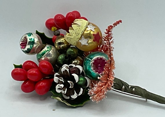 Vintage Kitschy Christmas Pin - image 1
