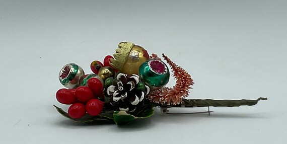 Vintage Kitschy Christmas Pin - image 4