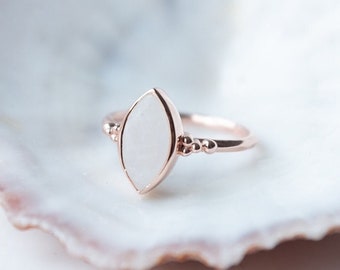 Rosegold Rainbow Moonstone Ring, June Birthstone Ring, Gift for Her, Antique Moonstone Ring, Marquise Cut Stone, Classy Statement Ring