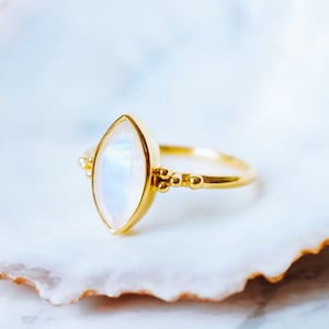 Rainbow Moonstone Ring Gold, June Birthstone Ring, Elegant Gift for Her, Antique Moonstone Ring, Marquise Cut Stone, Classy Statement Ring