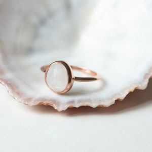 Rose Gold Ring, Faceted Rainbow Moonstone Ring, June Birthstone Ring, Elegant Gift for Her, Organic Shape Gemstone, Classy Statement Ring