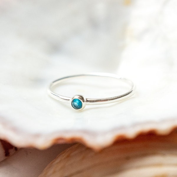 Kleiner Edelstein Ring, Apatit Ringe, Recyceltes Silber, Zierlicher Ring, Minimalistische Ringe, Stapelringe Sterling Silber, Blauer Stein