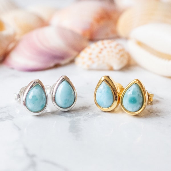 Larimar Ohrringe, kleine Ohrstecker Gold, Dezente Silber Ohrringe, Geschenkidee für beste Freundin, Surf Accessoires, Meer Schmuck