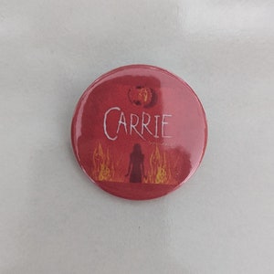 38 mm Carrie Musical-badge