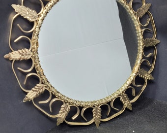 Espejo de pared vintage de latón de mediados de siglo, fabricado en Inglaterra. S1