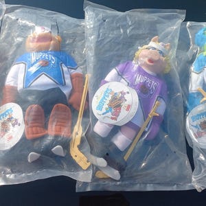NEW VINTAGE McDonald&#39;s Sesame Street Hockey Plush  Set of 4 Toys Kermit,Miss Piggy,Animal and Fozzie Bear