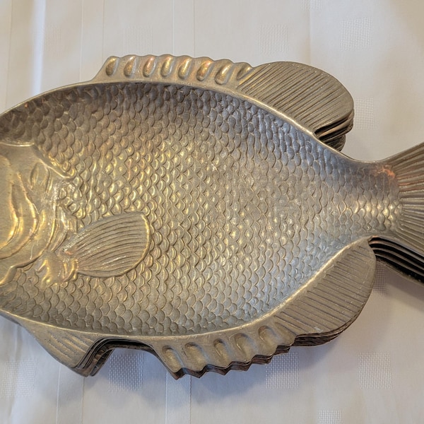 Bandeja vintage de aluminio fundido plateado para servir pescado/Bandeja con forma de pez/Servidor de mariscos/Plato de pescado de 18". F2