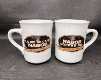 vintage Nouveau Lot de 2 tasses Nabob Coffee Co. Nous avons de meilleurs grains. vous obtenez un meilleur café. Anglais et français par Rego. F2