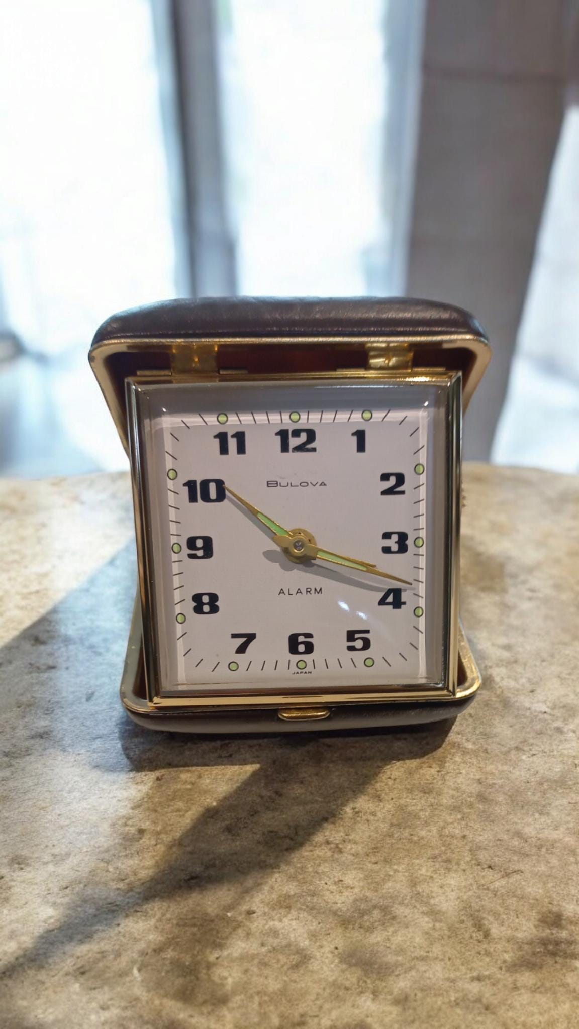 ７０’S　BULOVA　アラーム目覚まし時計 Vintage Bulova Travel Alarm Clock Made in Japan Wind up Glow Arms