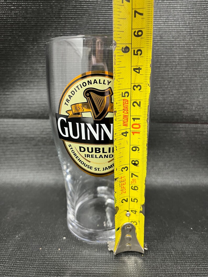 Guinness Official Green Collection Beer Glass, Classic Memorabilia (600ml). S4 image 5
