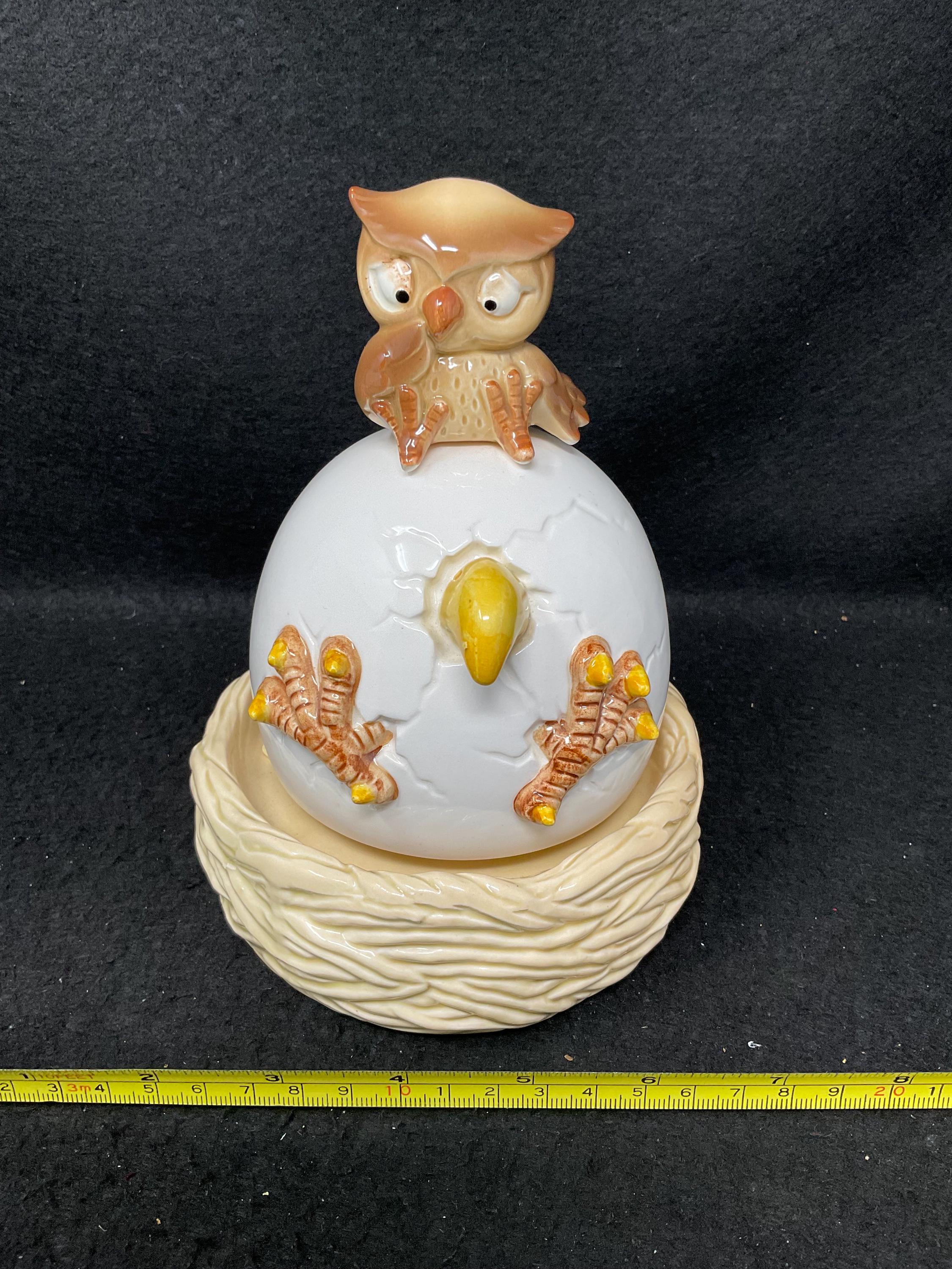 Owl on Hatching Egg Musical Whoo do I turn too from Otagiri Japan