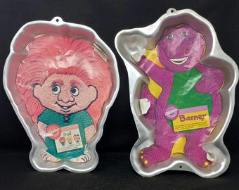Juego de 2 moldes vintage para tartas de Barney y Trolls de los años 90 de Wilton Enterprises