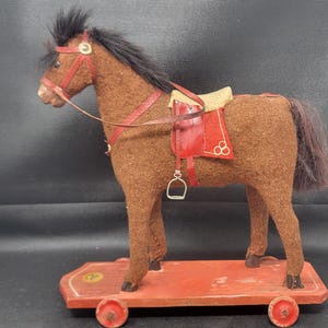 1890&#39;s Horse Hair Pull Toy Horse w/4 Metal Wheels Antique Gibbs Toy Pull Toy