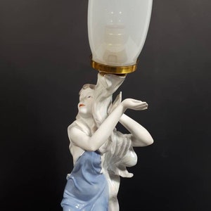 Art Deco Porcelain Lady Lamp. S5