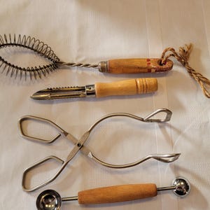 vintage/Mid-Century Lot de 4 ustensiles de cuisine avec manche en bois, cuisine primitive