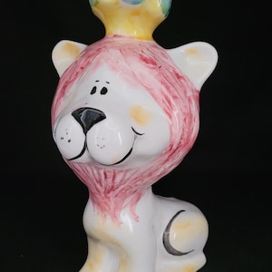 Vintage Lion with Crown Handpainted Money Bank Made in Italy. O724