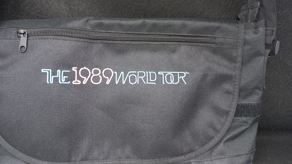 Taylor Swift the 1989 World Tour Messenger Bag Official New. 0725
