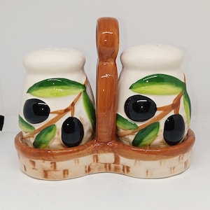 Salt and pepper ceramic set olive