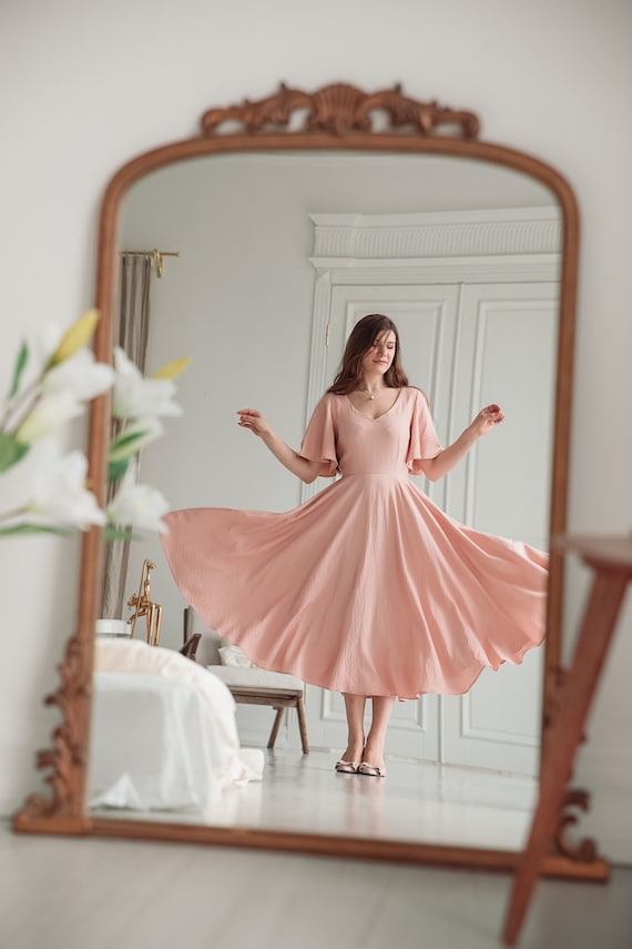 light pink dress with silver shoes Hot Pink Maxi Dress with Silver Shoes Smart Casual Outfits (2 ideas & outfits)