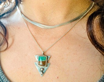 Colgante de Crisoprasa Triangular en Plata de 1a Ley • Colgante hombre - mujer de Plata • Boho Jewelry • Bohemian Jewelry •