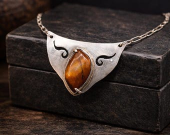 Colgante con Lobo en Plata 925 y Malaquita Hecho a Mano • Wolf Silver Necklace • Boho Jewelry • Ethnic Wear •
