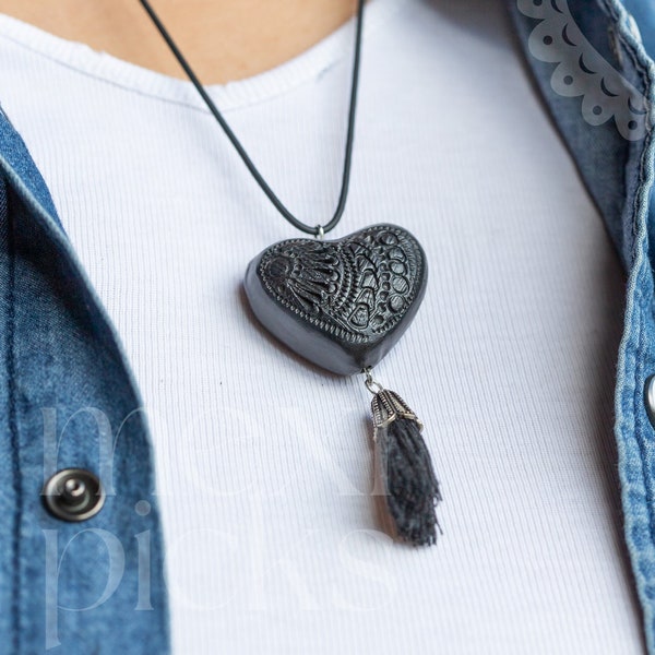 Black clay heart with flowers pendant necklace, barro negro, flowery heart, Handmade mexican clay heart from Oaxaca, Valentine's day gift