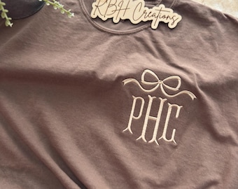 Fish Tail Bow Initial Custom Embroidered Comfort Colors T Shirt | Mama Gift | Auntie | Mimi | Nana Custom