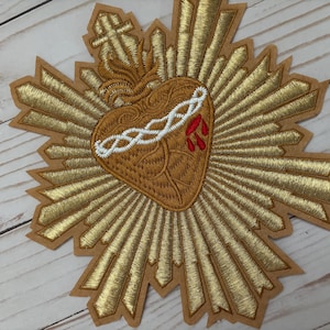 Parche bordado del Sagrado Corazón mexicano - Aplique termoadhesivo rojo del Sagrado Corazón - Corazón milagroso de 8" con ojo para sombreros, bolsos y proyectos de bricolaje imagen 2