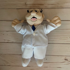 Dr. Simi Plush Muñeco – Famous Mexican Doll, Kitschy Concert Trend