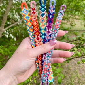 Diamond Arrowhead Friendship Bracelet: Knotted Embroidery Floss