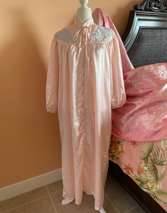 Vintage pink housecoat Gem