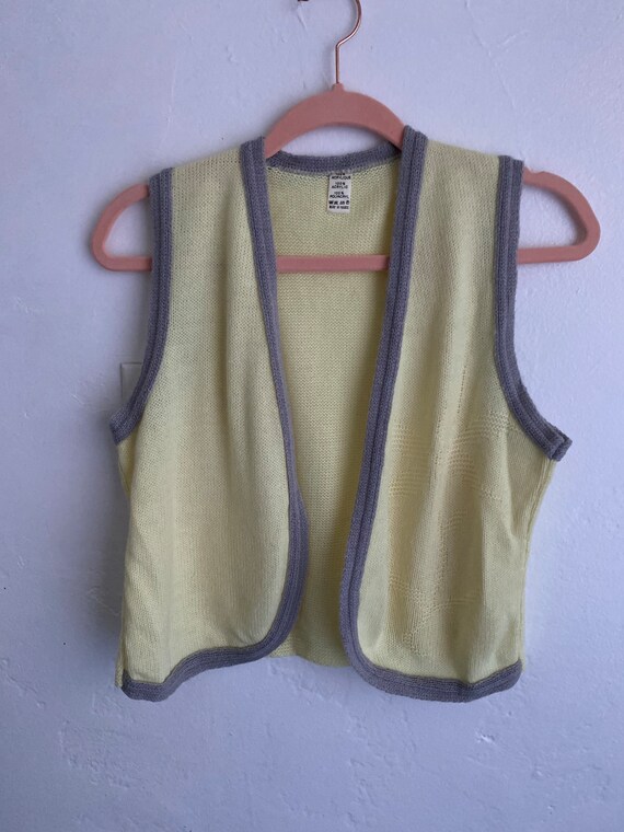 Cute 70s Acrylic Knit Vest - image 4
