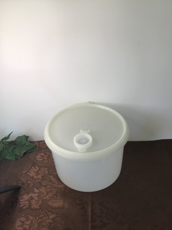 Vintage Tupperware Large Round Container 256 With Sheer Seal 