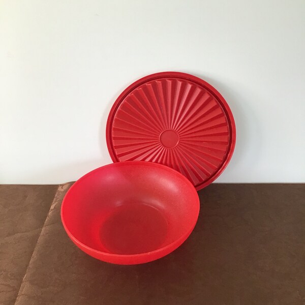 TUPPERWARE Stackable Cereal/Salad Bowl #890 With Sunburst Seal #808~ Red