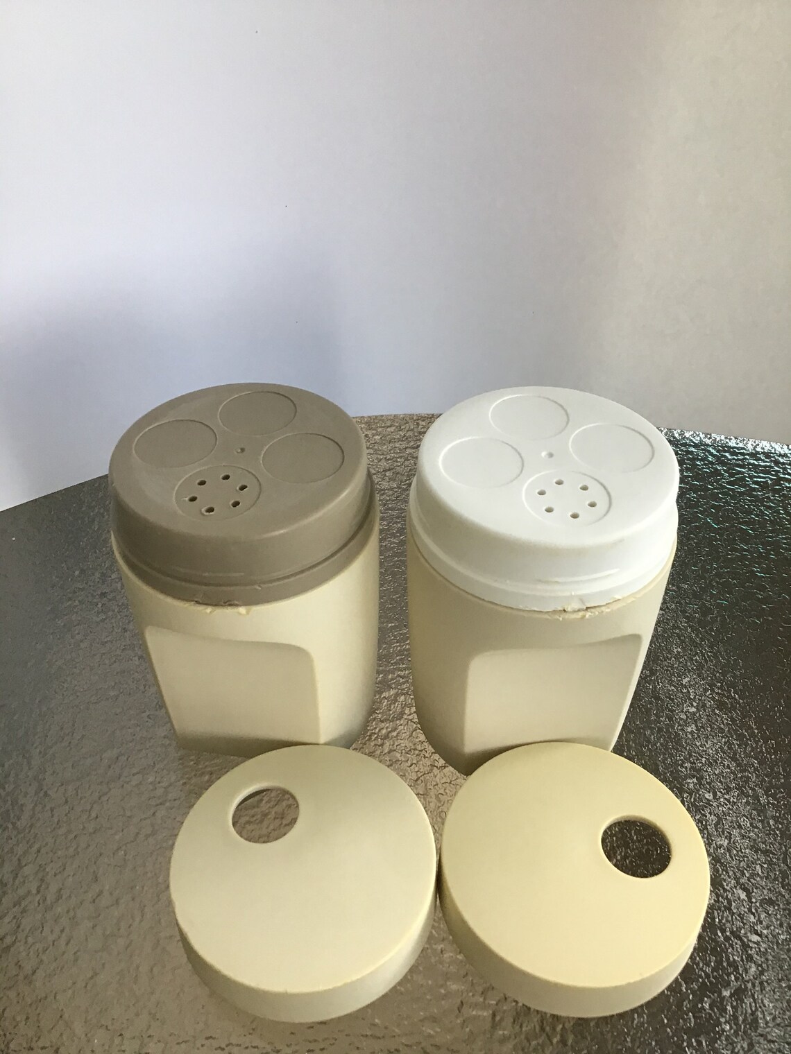Vintage TUPPERWARE Salt and Pepper Shakers 1471 Etsy Denmark