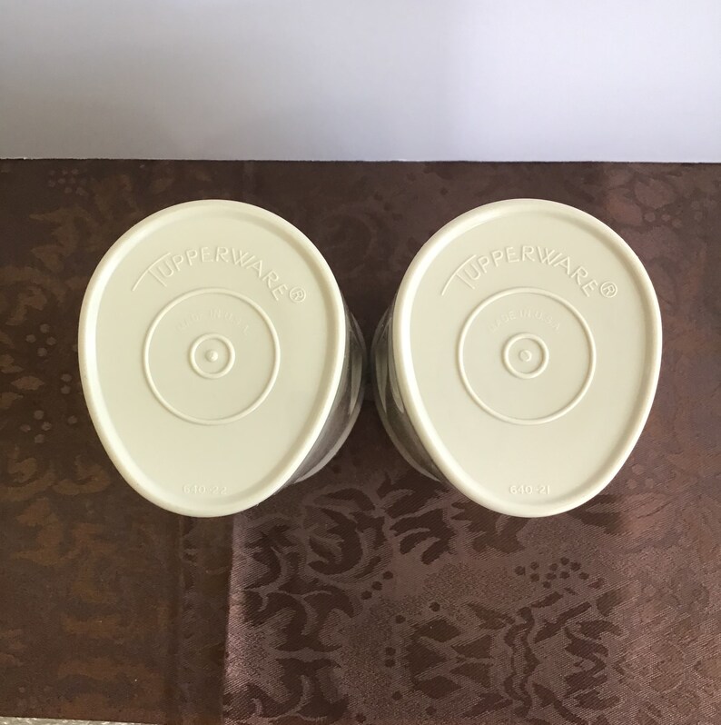 Set Of2 Vintage TUPPERWARE Condiment Pumps 640 With Lid/pump Etsy