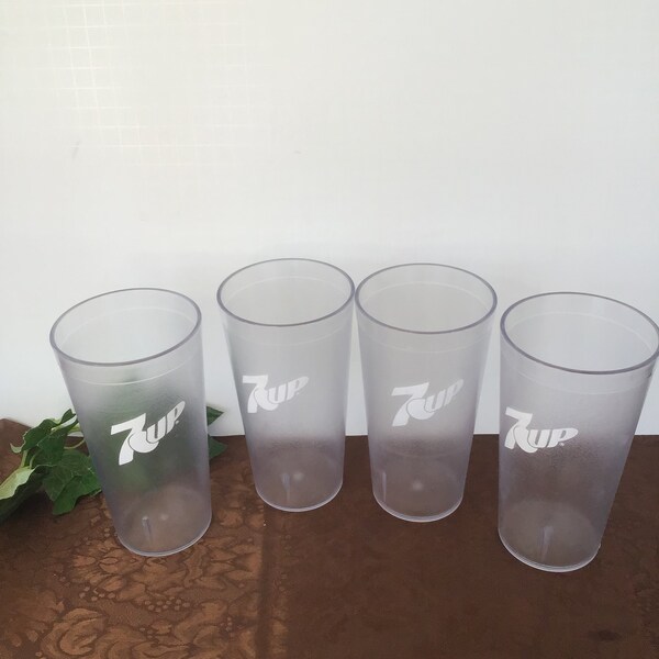 Set of 4  Restaurant Style 20 Ounce 7 UP Break Resistant Tumblers