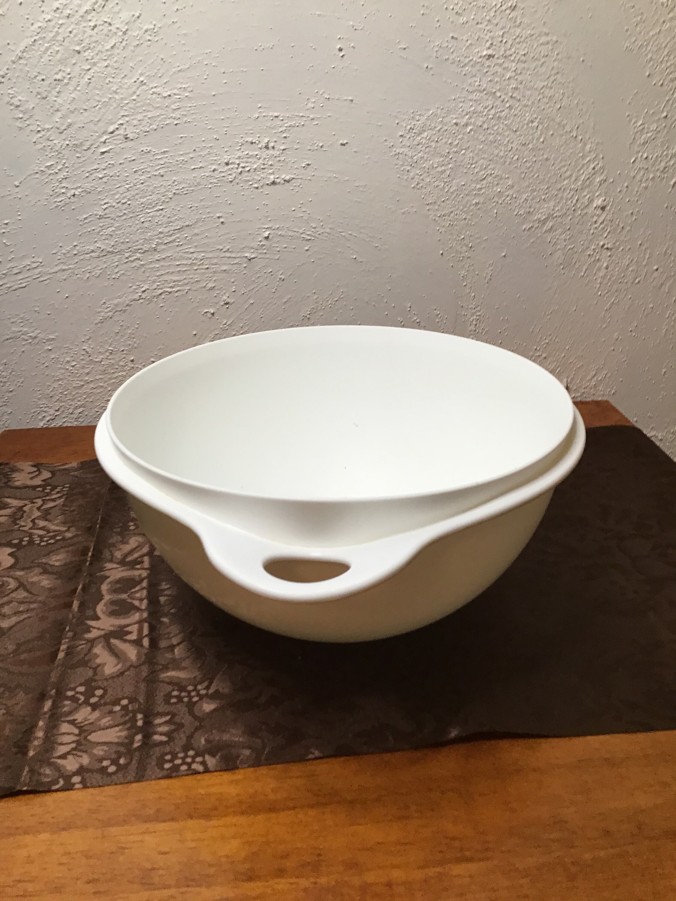 Vintage TUPPERWARE Medium That's a Bowl # 2677 ~ White NO Lid Vintage TUPPERWARE Medium That's a Bowl # 2677 ~ White NO Lid