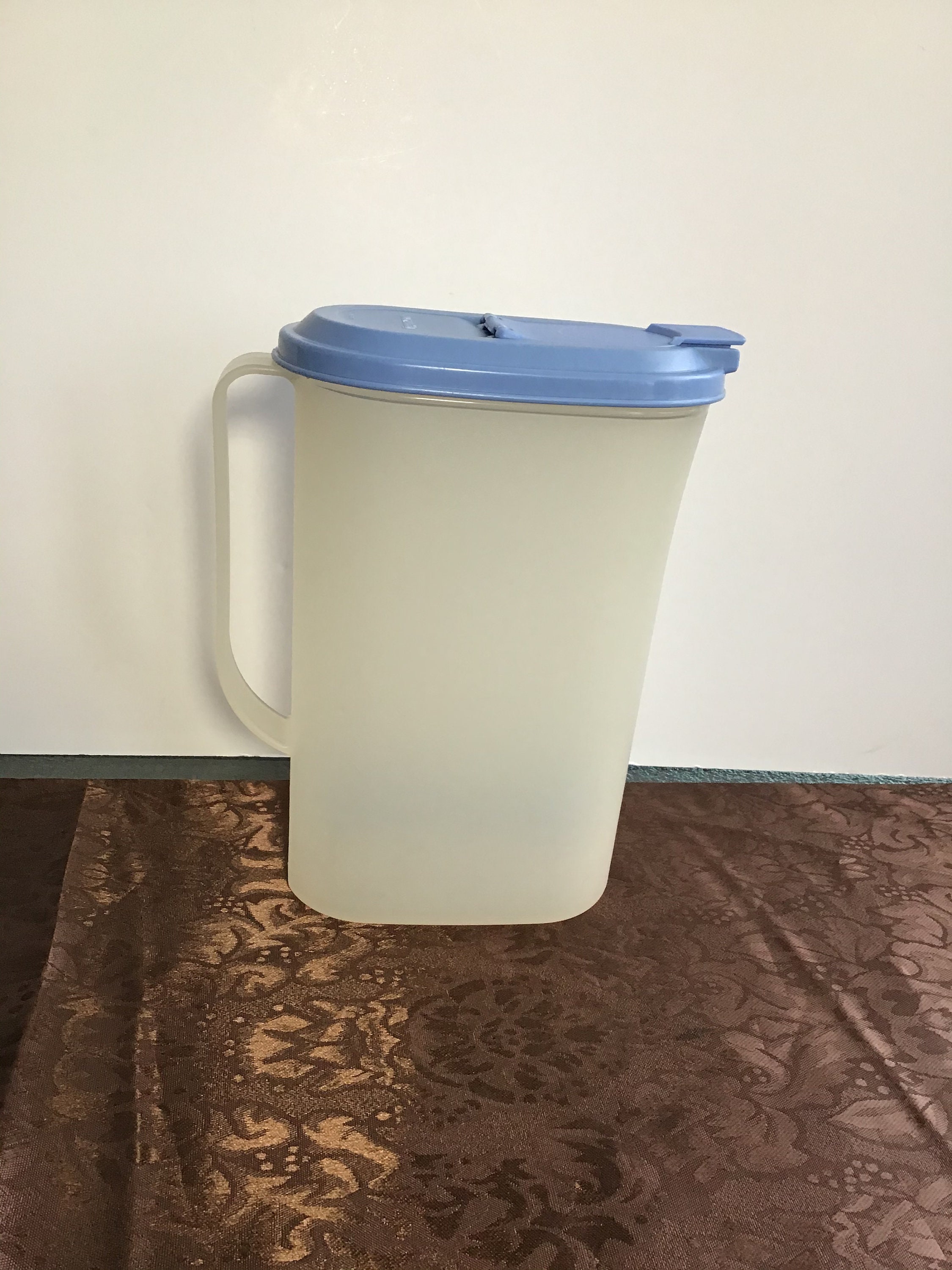 Vintage Tupperware Modular Mate 2009 Slim Line 2 Quart Pitcher sheer With  Baby Baby Blue Lid Juice Iced Tea Snack Pitcher 
