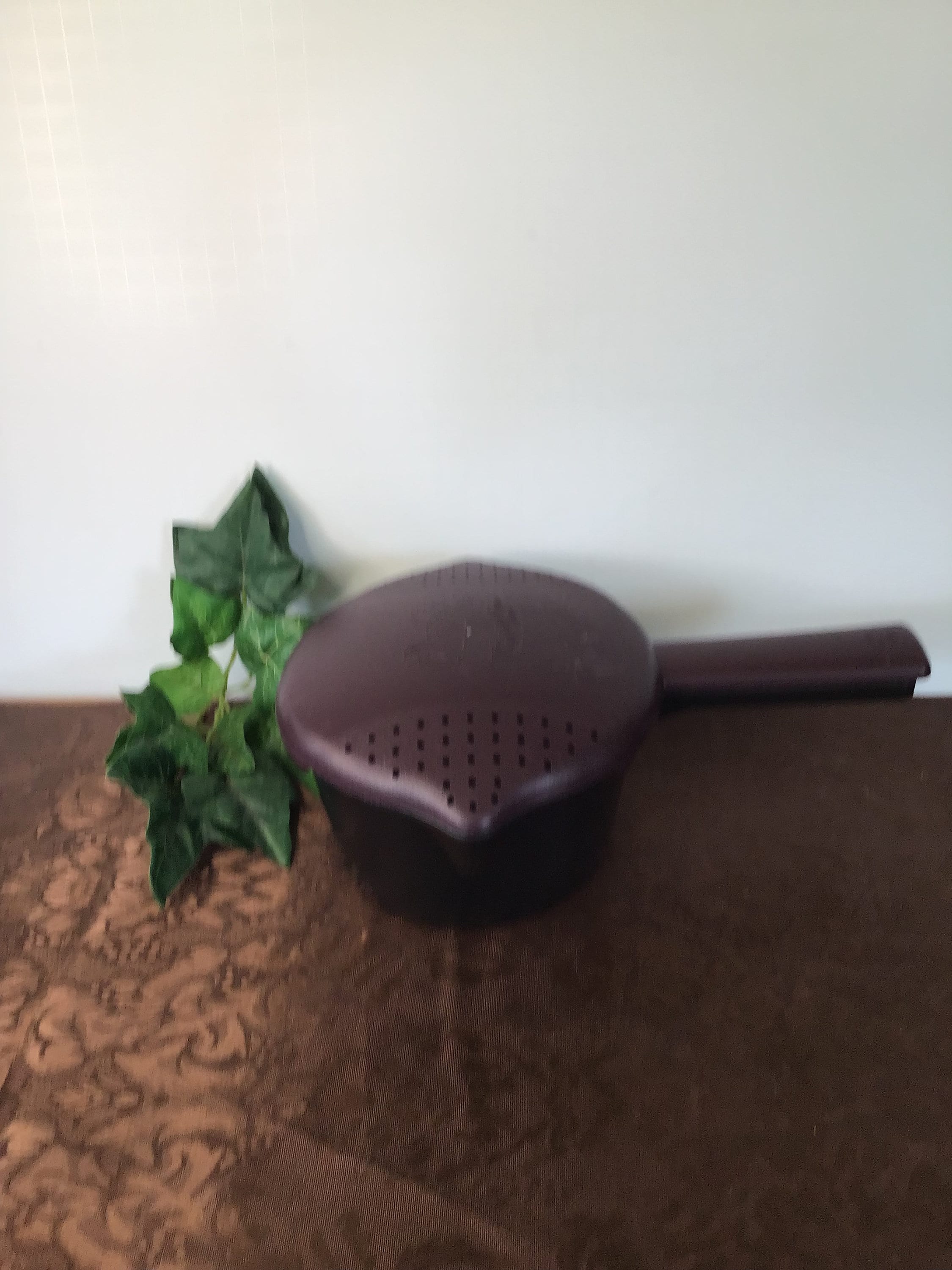 Vintage PAMPERED CHEF 4 Cup Micro Cooker/steamer Plum and Black 