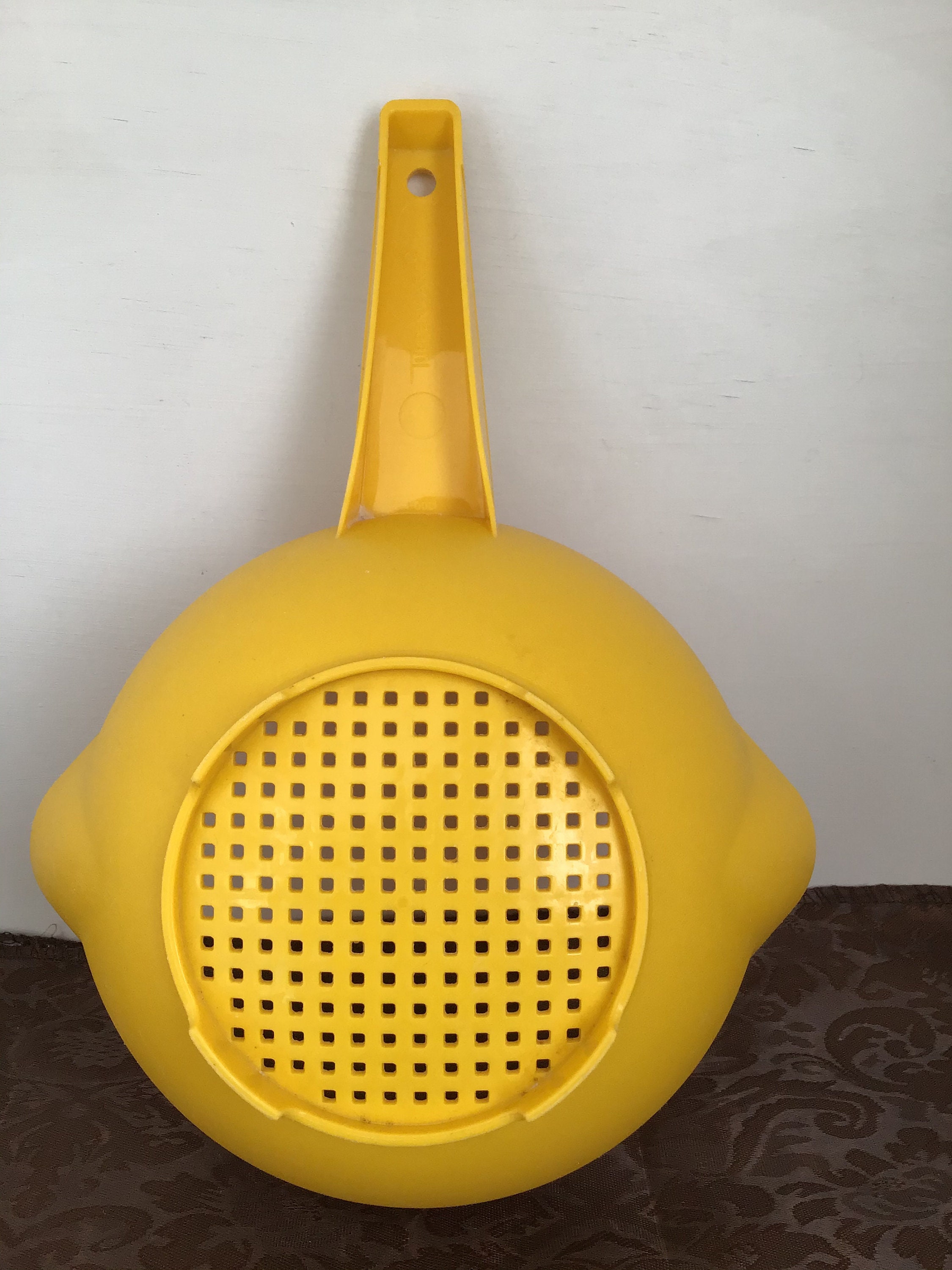 Vintage TUPPERWARE 1 Quart Yellow Strainer/Colander 1200 Etsy