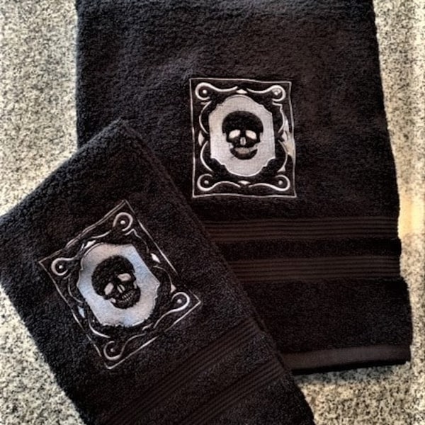 Gothic Skull Cameo Bath Towel Set