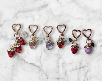 Llavero con dije de fresa para bolso/Accesorio estético para bolso/Regalo para ella/Llavero de fruta divertido/Accesorio divertido de verano/Dije de fruta para bolso